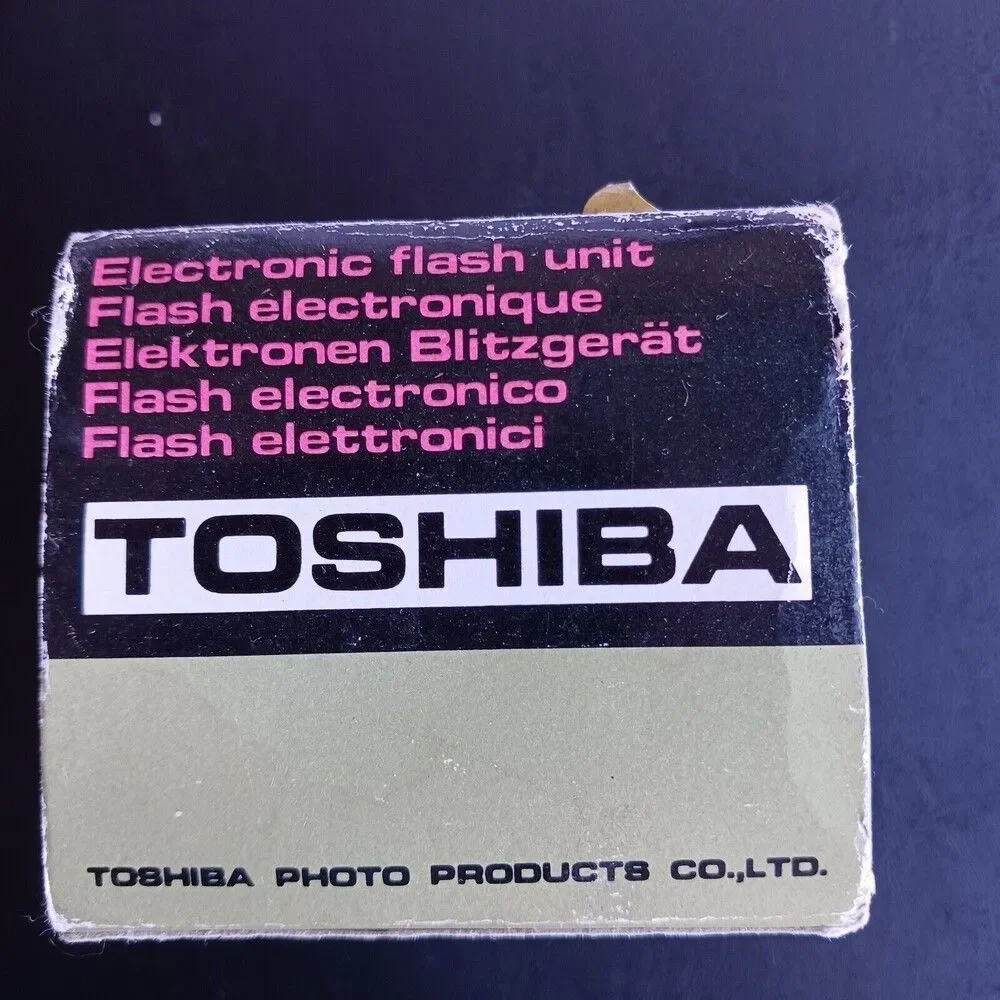 Toshiba Electronic Flash ES-25L With Manual and Original Box Untested